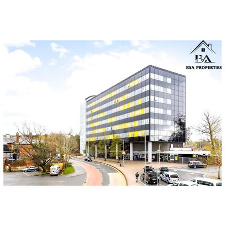 City Centre Apartment Close To Ascot & Legoland Sleep Upto 4 Guests - Parking On Request! Бракнелл Екстер'єр фото