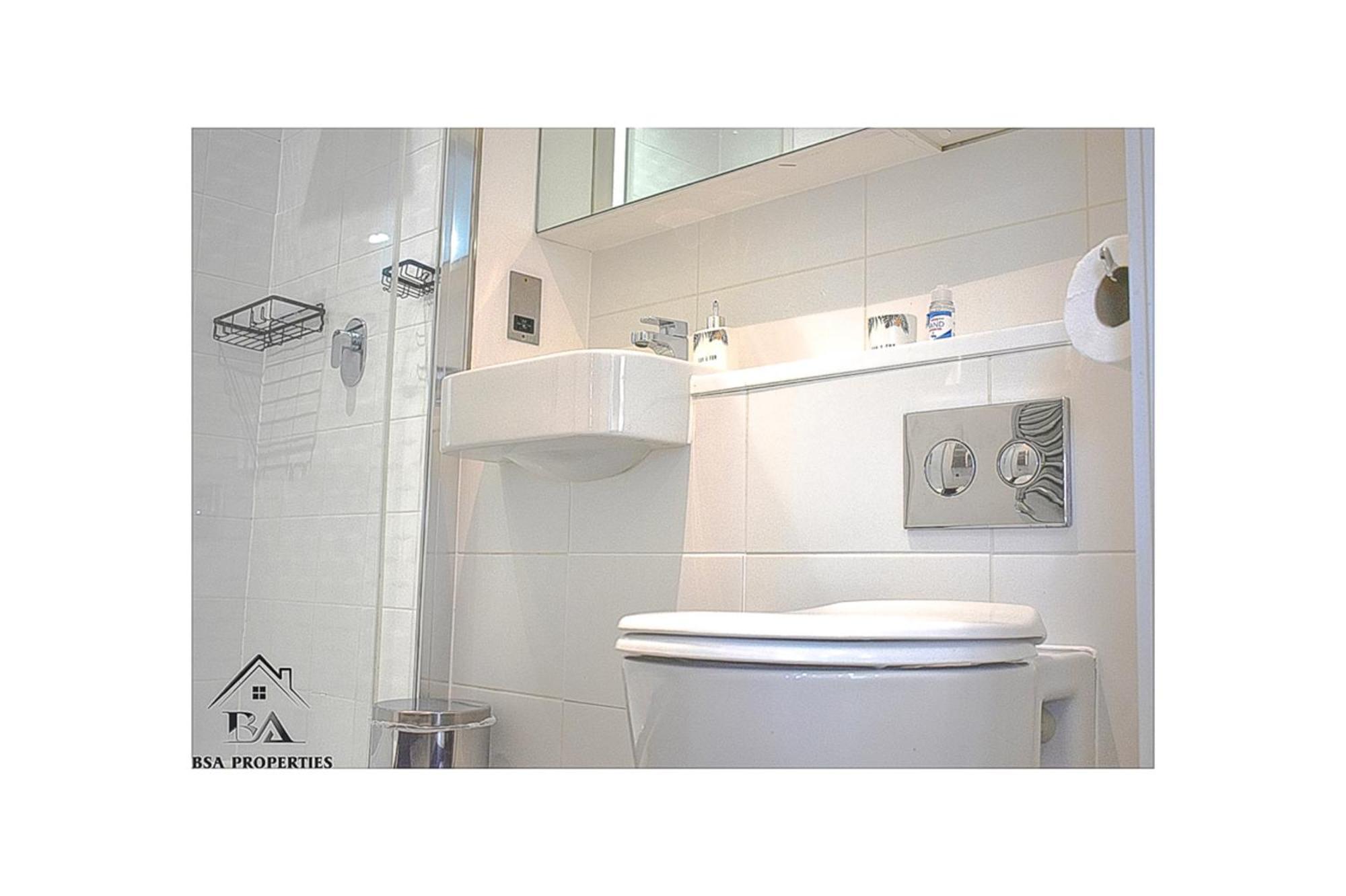 City Centre Apartment Close To Ascot & Legoland Sleep Upto 4 Guests - Parking On Request! Бракнелл Екстер'єр фото