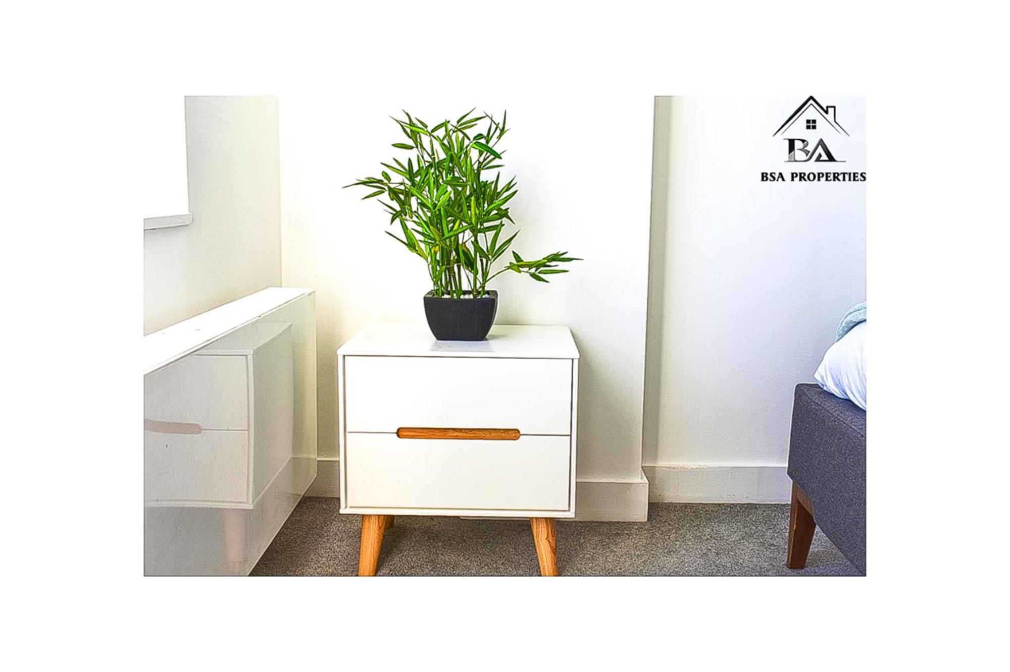 City Centre Apartment Close To Ascot & Legoland Sleep Upto 4 Guests - Parking On Request! Бракнелл Екстер'єр фото