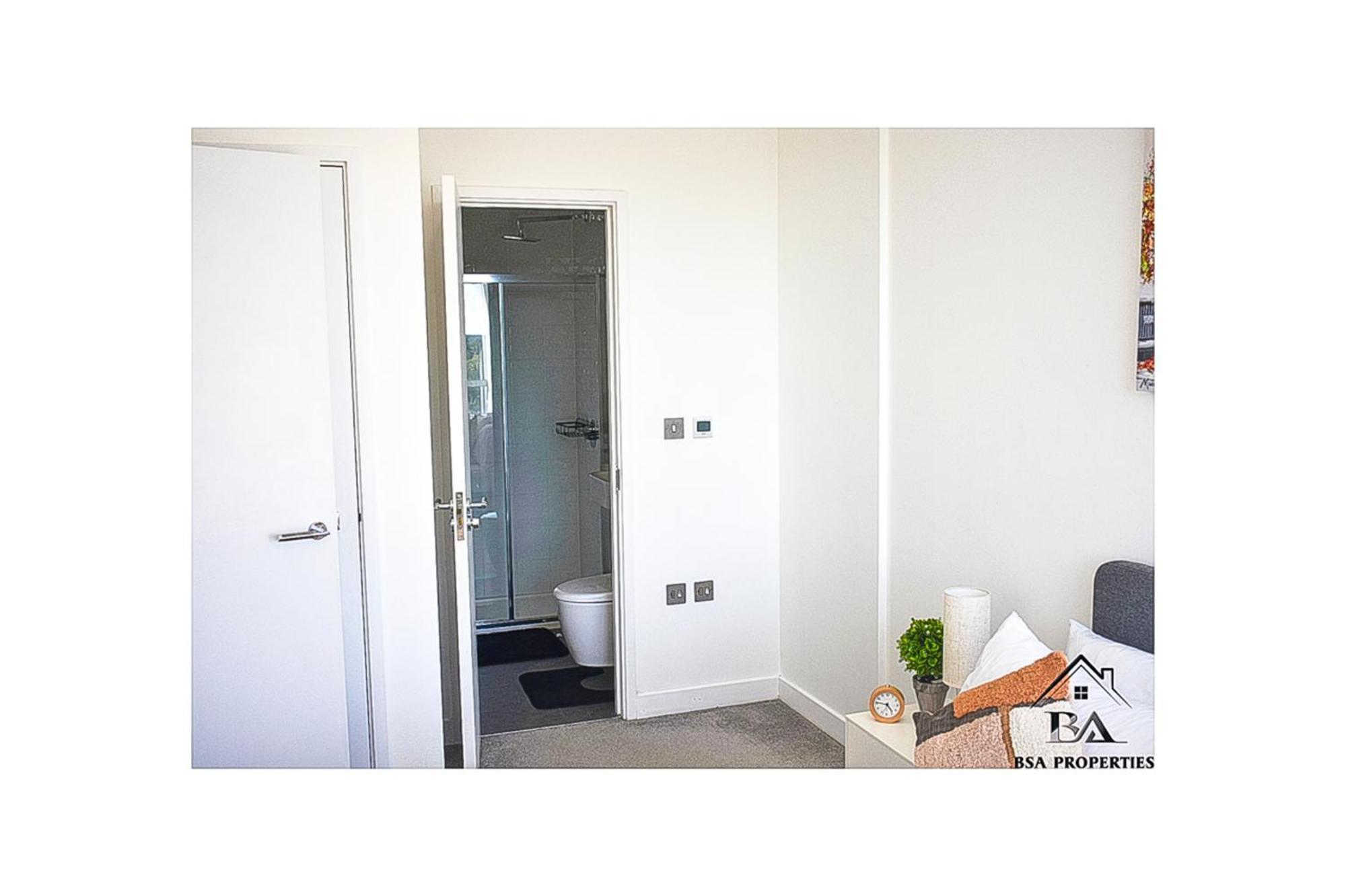 City Centre Apartment Close To Ascot & Legoland Sleep Upto 4 Guests - Parking On Request! Бракнелл Екстер'єр фото