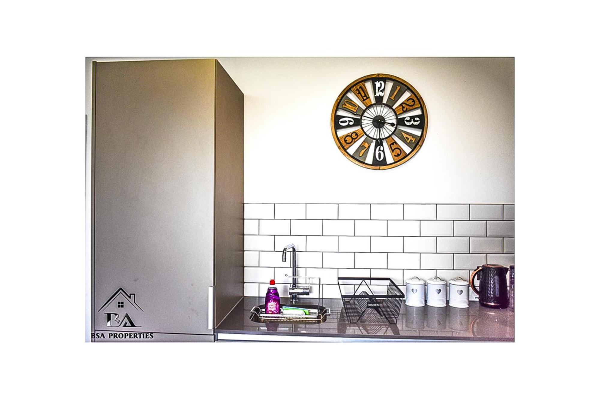 City Centre Apartment Close To Ascot & Legoland Sleep Upto 4 Guests - Parking On Request! Бракнелл Екстер'єр фото
