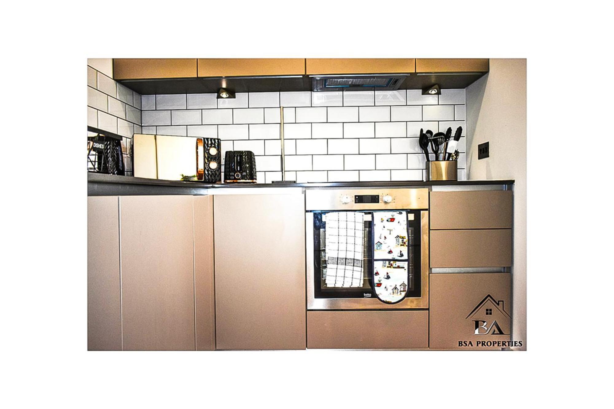 City Centre Apartment Close To Ascot & Legoland Sleep Upto 4 Guests - Parking On Request! Бракнелл Екстер'єр фото