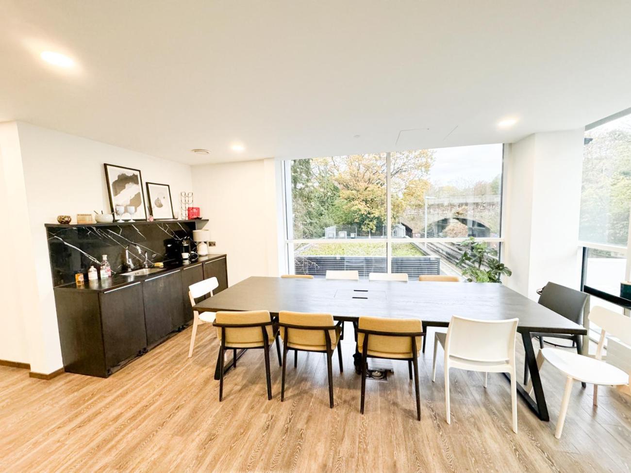 City Centre Apartment Close To Ascot & Legoland Sleep Upto 4 Guests - Parking On Request! Бракнелл Екстер'єр фото