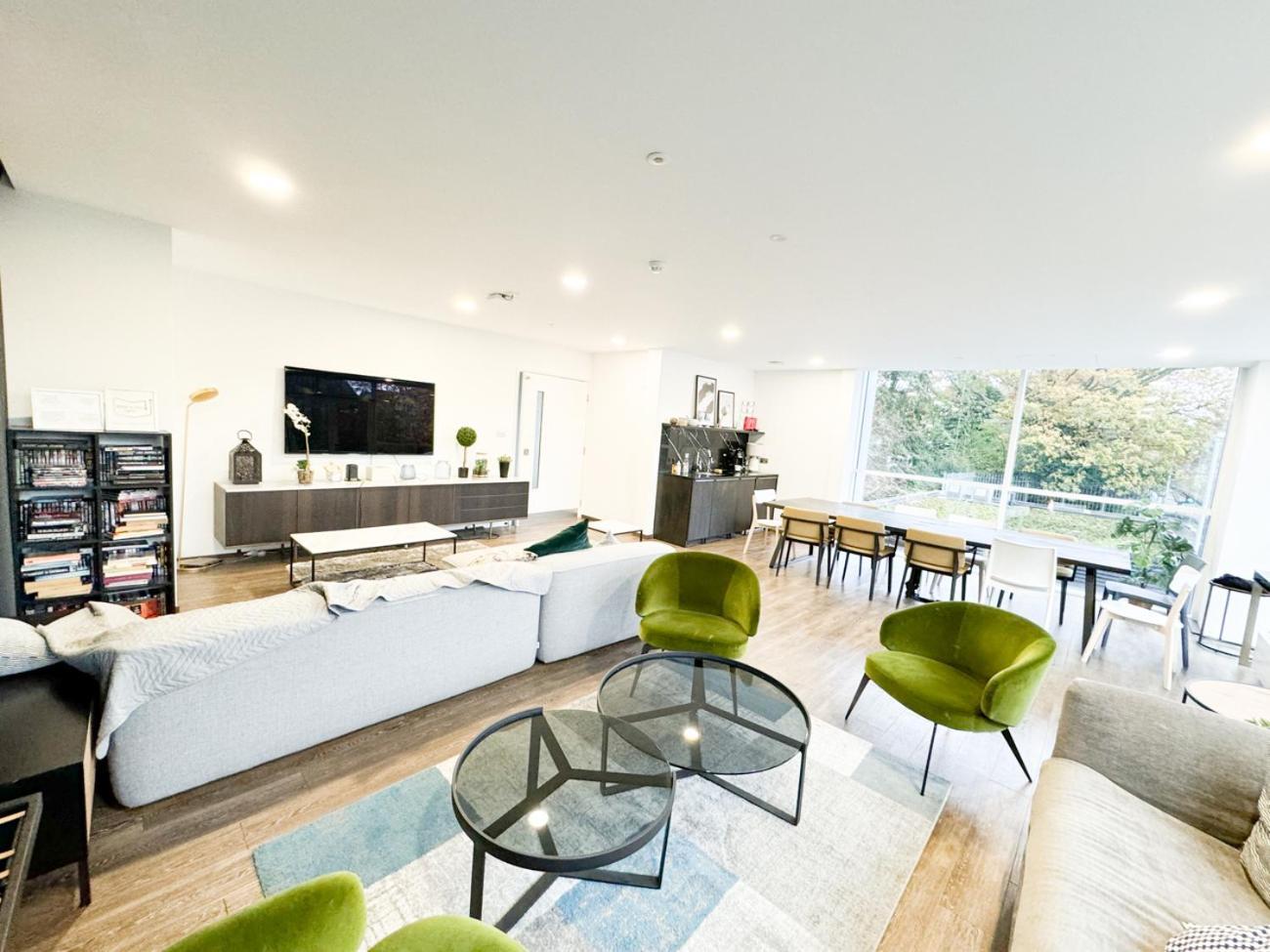 City Centre Apartment Close To Ascot & Legoland Sleep Upto 4 Guests - Parking On Request! Бракнелл Екстер'єр фото